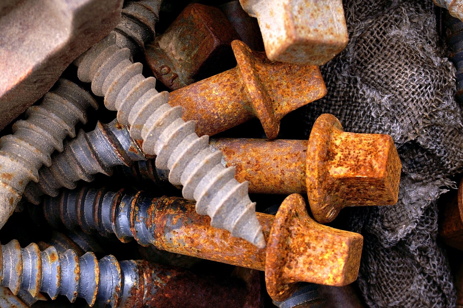 Tornillería Oxidada en Torres de Enfriamiento